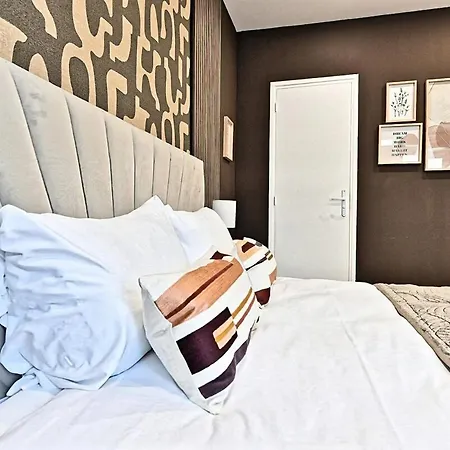 Elegant - Pere Lachaise *