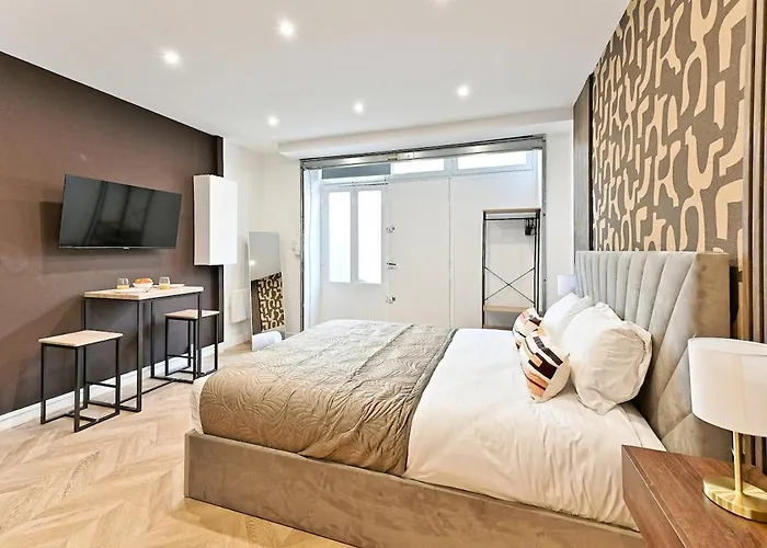 Elegant - Pere Lachaise * باريس