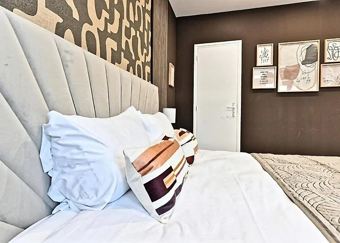 Elegant - Pere Lachaise *