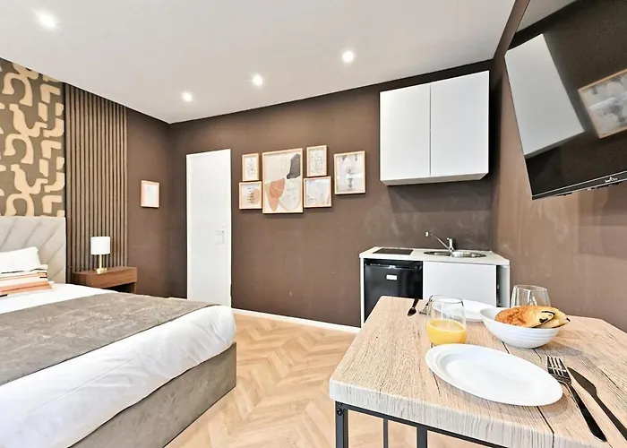 Elegant - Pere Lachaise *